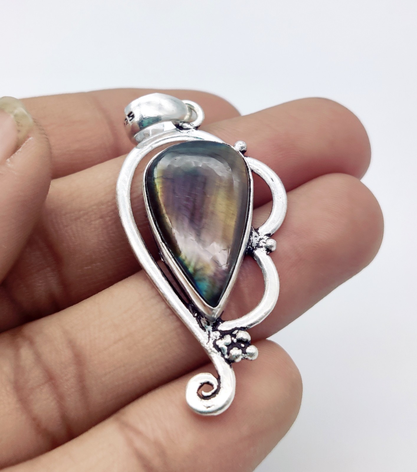 Amazing Labradorite Pendant 925 Sterling Silver pendant Handmade Jewellery