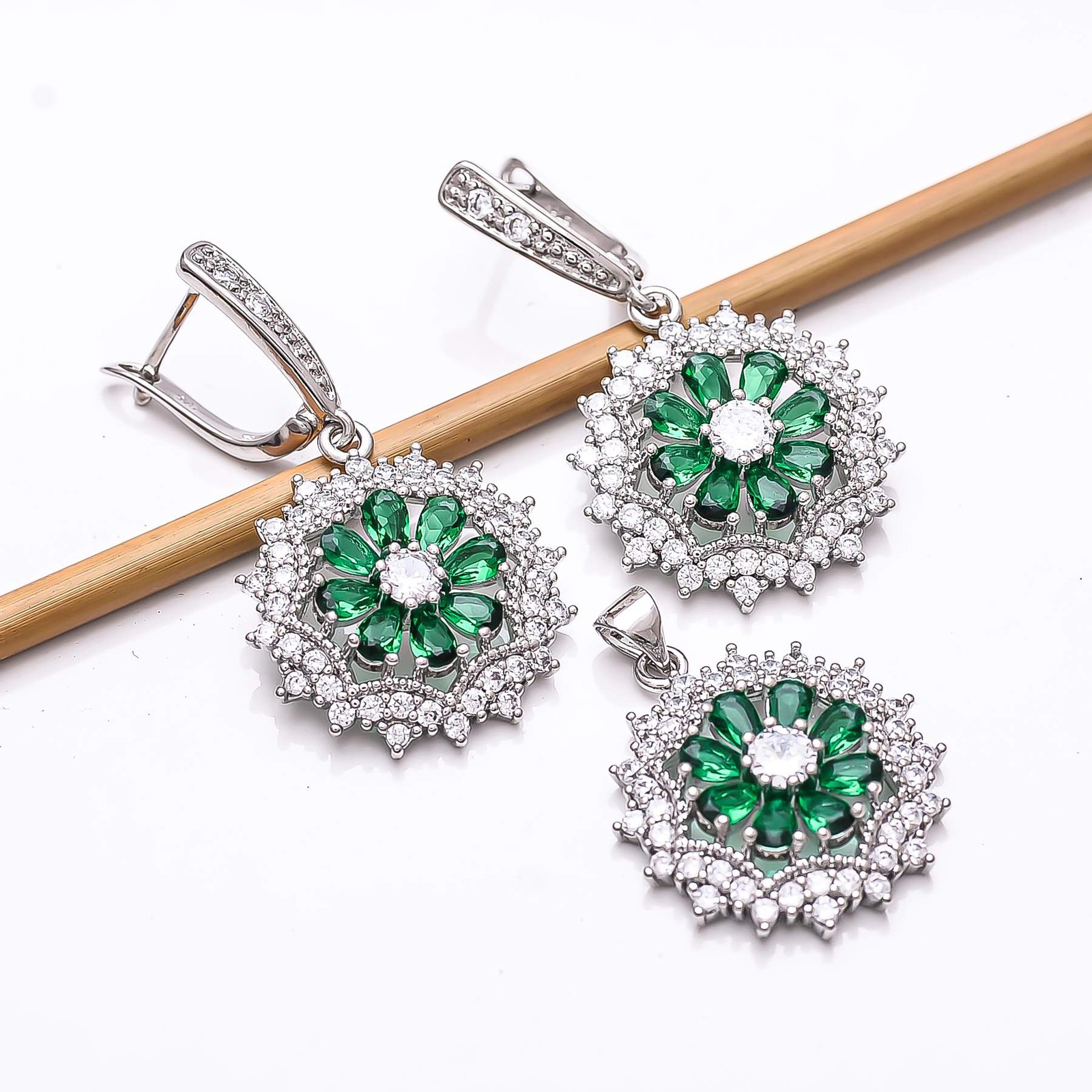 Emerald Simulated & CZ 925 Silver Handmade Flower Pendant Earring Set PS80