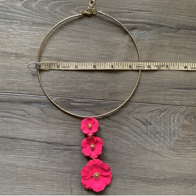 Source Unknown Gold and Pink Floral Hoop Choker Necklace