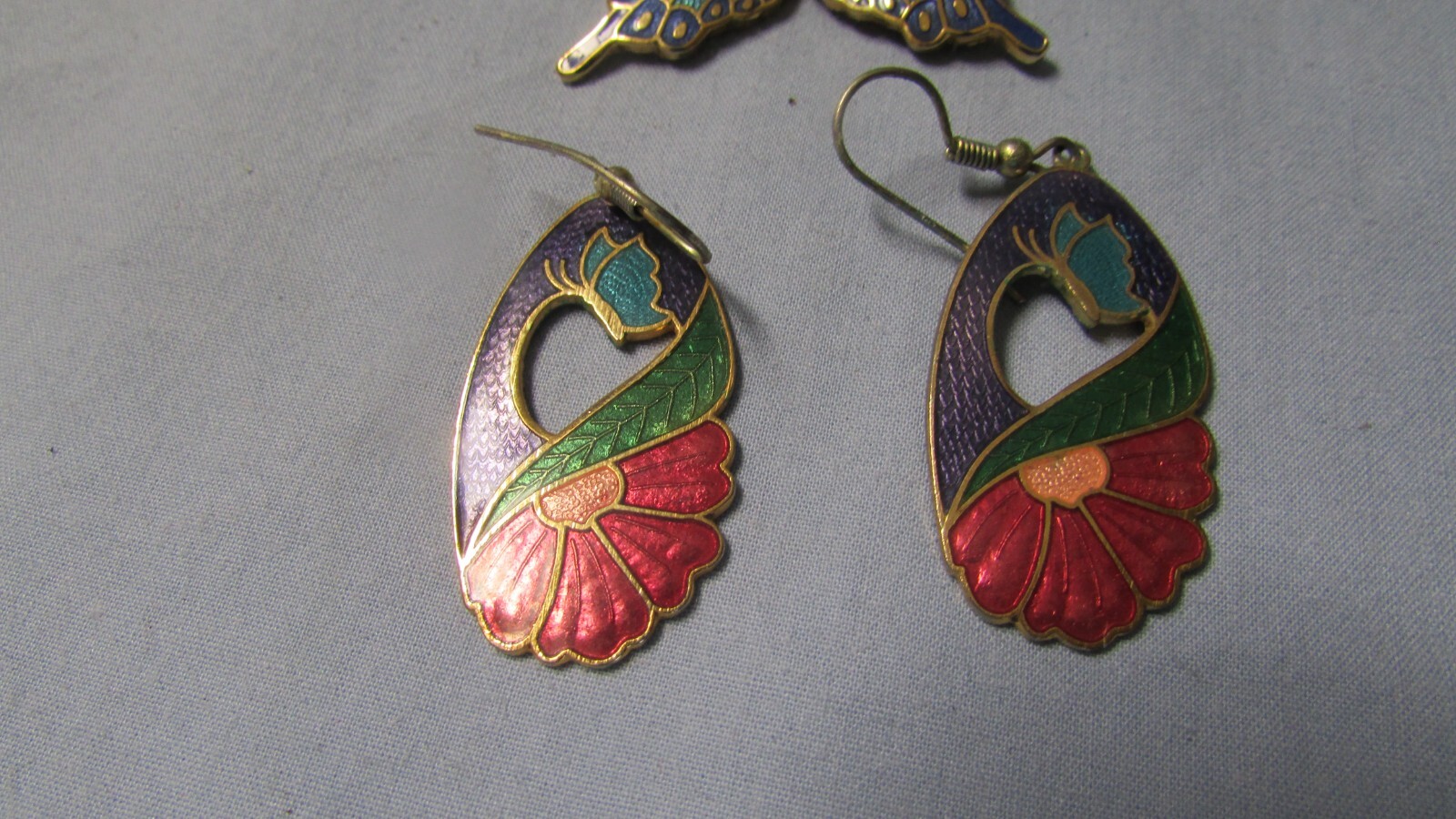 Rope Necklaces, Pin and Pierced Earrings – Multicolor