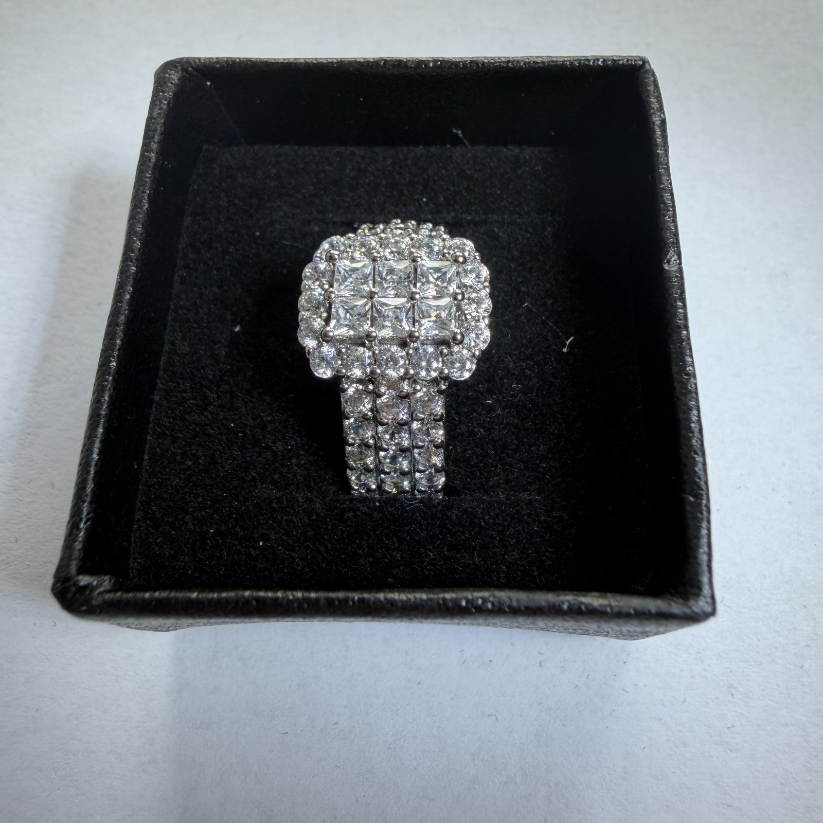 (NEW) Rhodium Over Sterling Silver 52-Stone White Diamond Simulant Ring Sz. 8.5