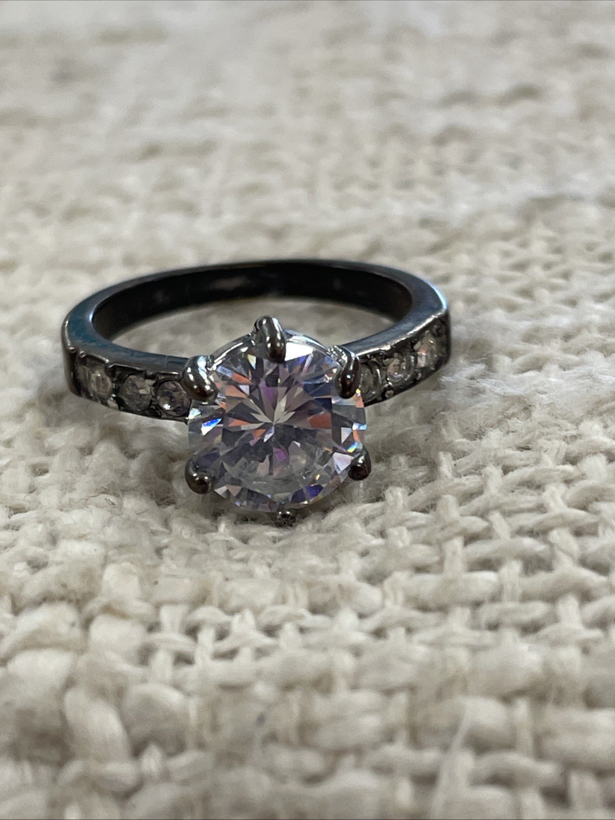 Silver Toned Round Clear White Gem & Accent Stones Band Ring Size 8