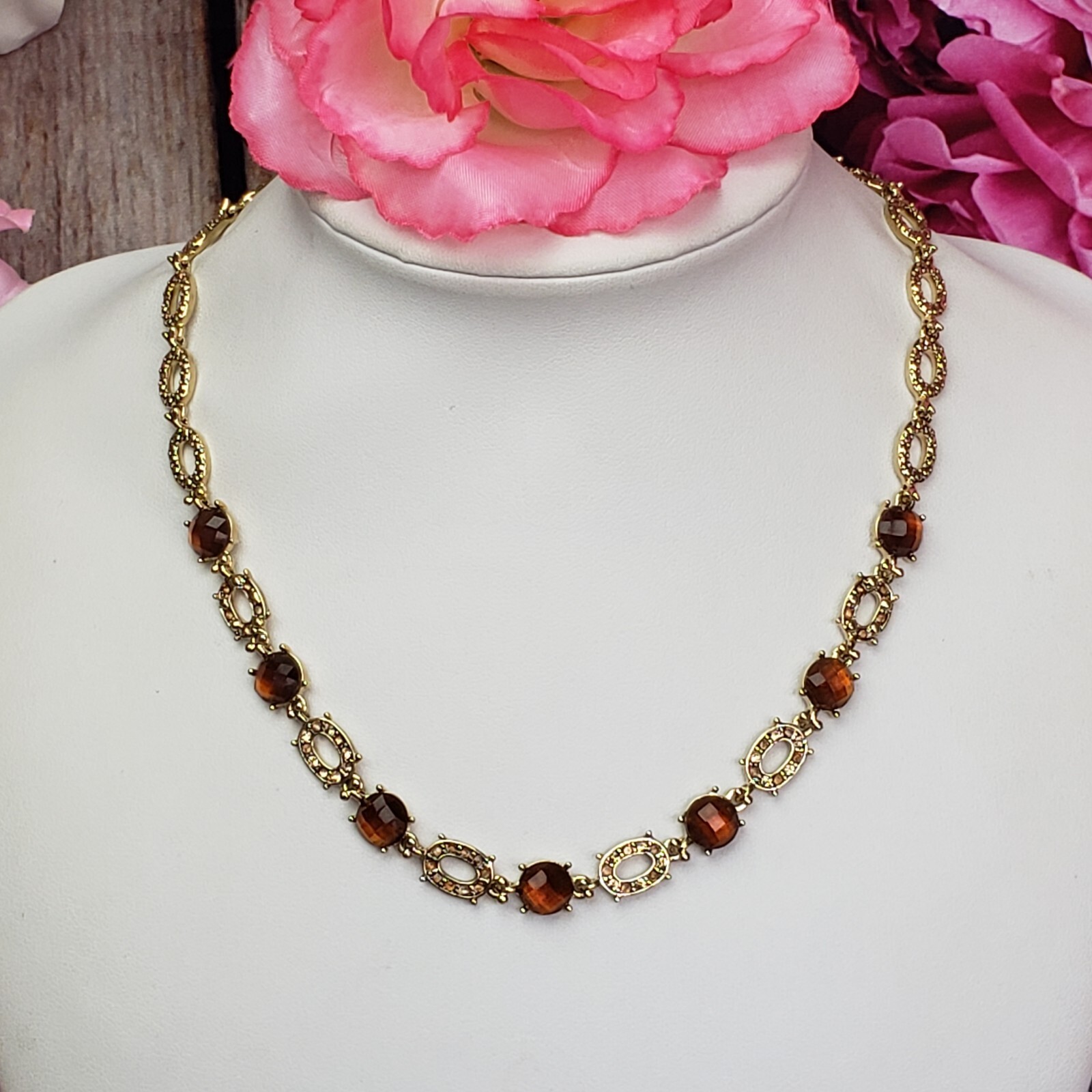 LIZ CLAIBORNE Amber Color Lucite Rhinestone Gold Tone Link Necklace Choker