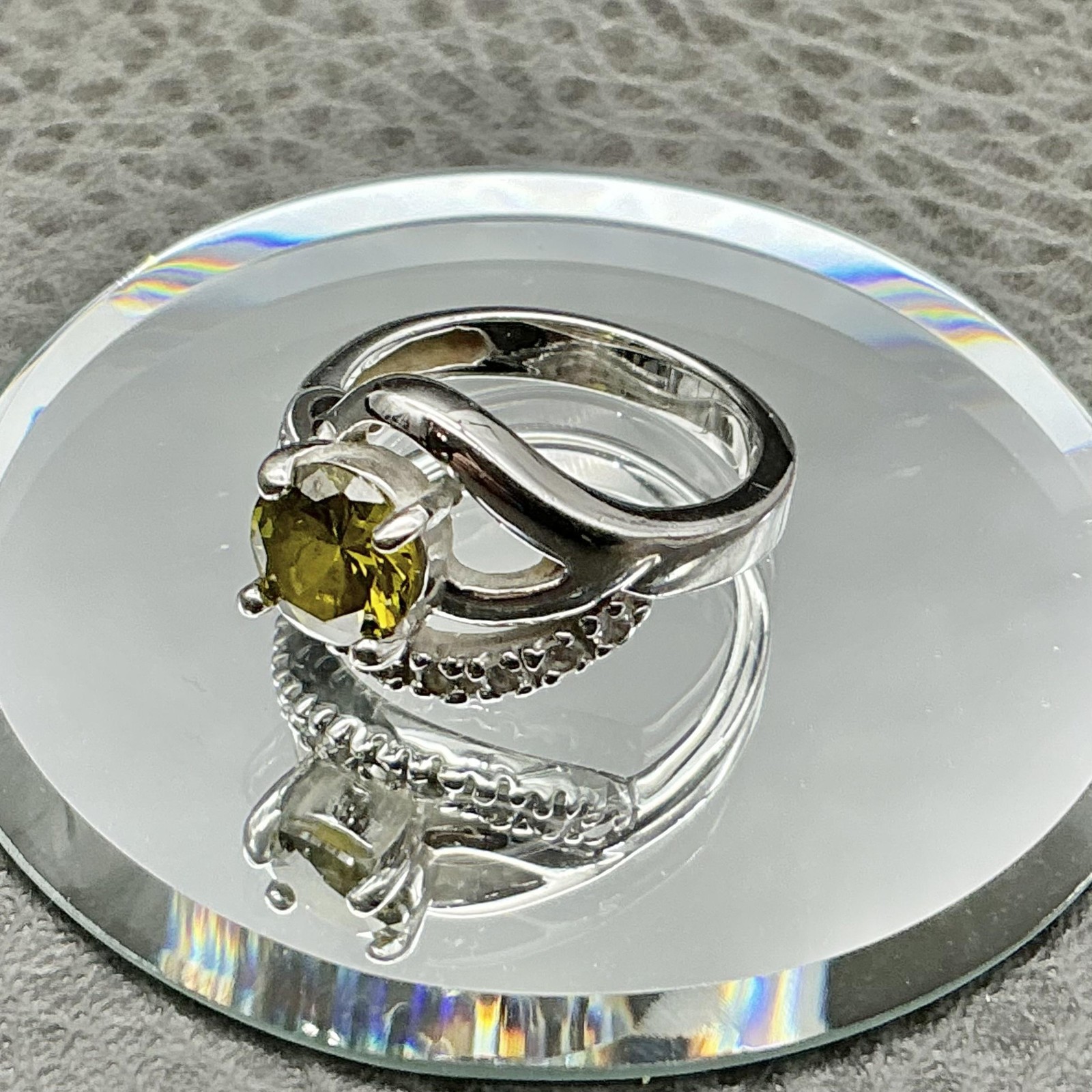 Ring Size 6 Silver Tone Green Round Stone Crisscross Cocktail Women Fashion Ring