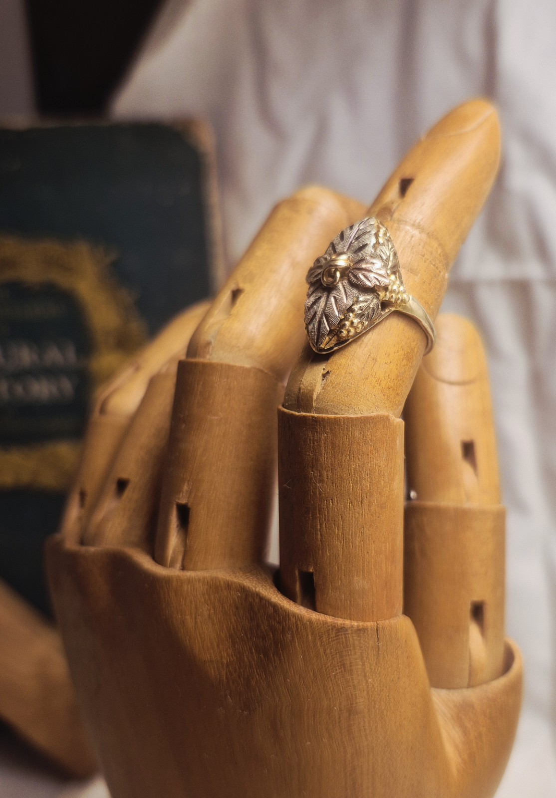 Vintage J.Co Black Hills Gold Navette Ring 10K Tri-Color Leaf Shield Band Size 6