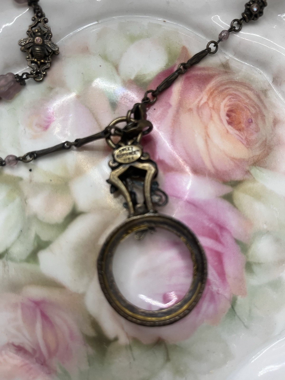 🐝SWEET ROMANCE Art Nouveau Floral BEE Rhinestone Magnifying Glass Necklace 42”