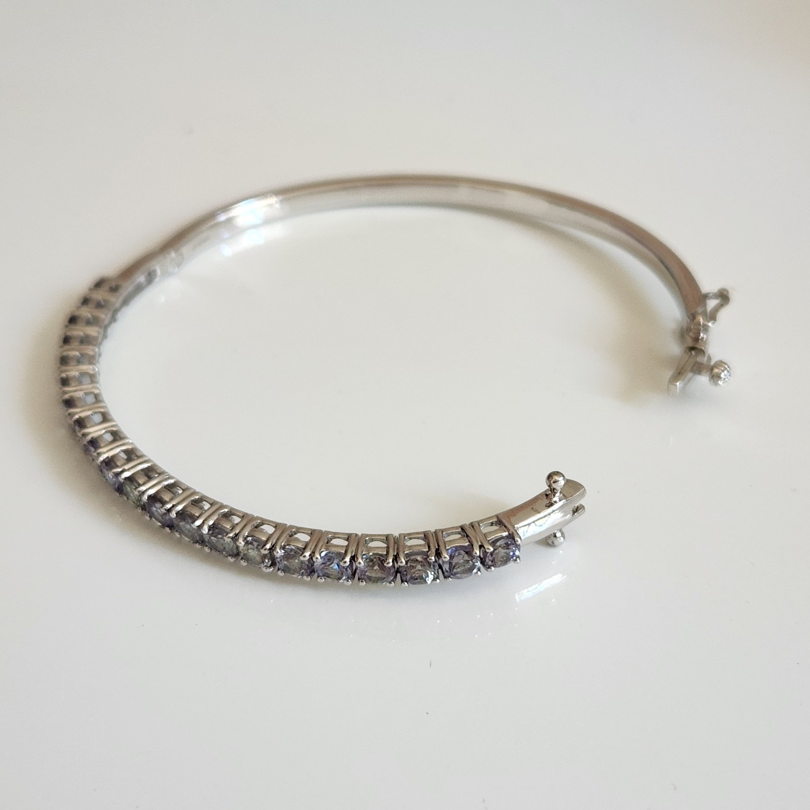 Bi-Colour Tanzanite Oval Bangle in Sterling Silver 4.61cts