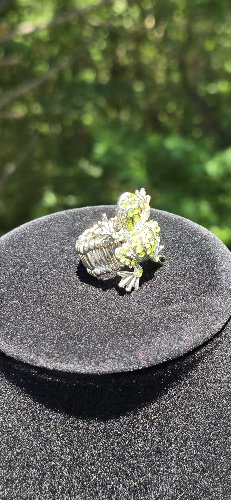 Silver TONE GREEN RHINESTONE FROG STRETCH RING SIZE 8.00