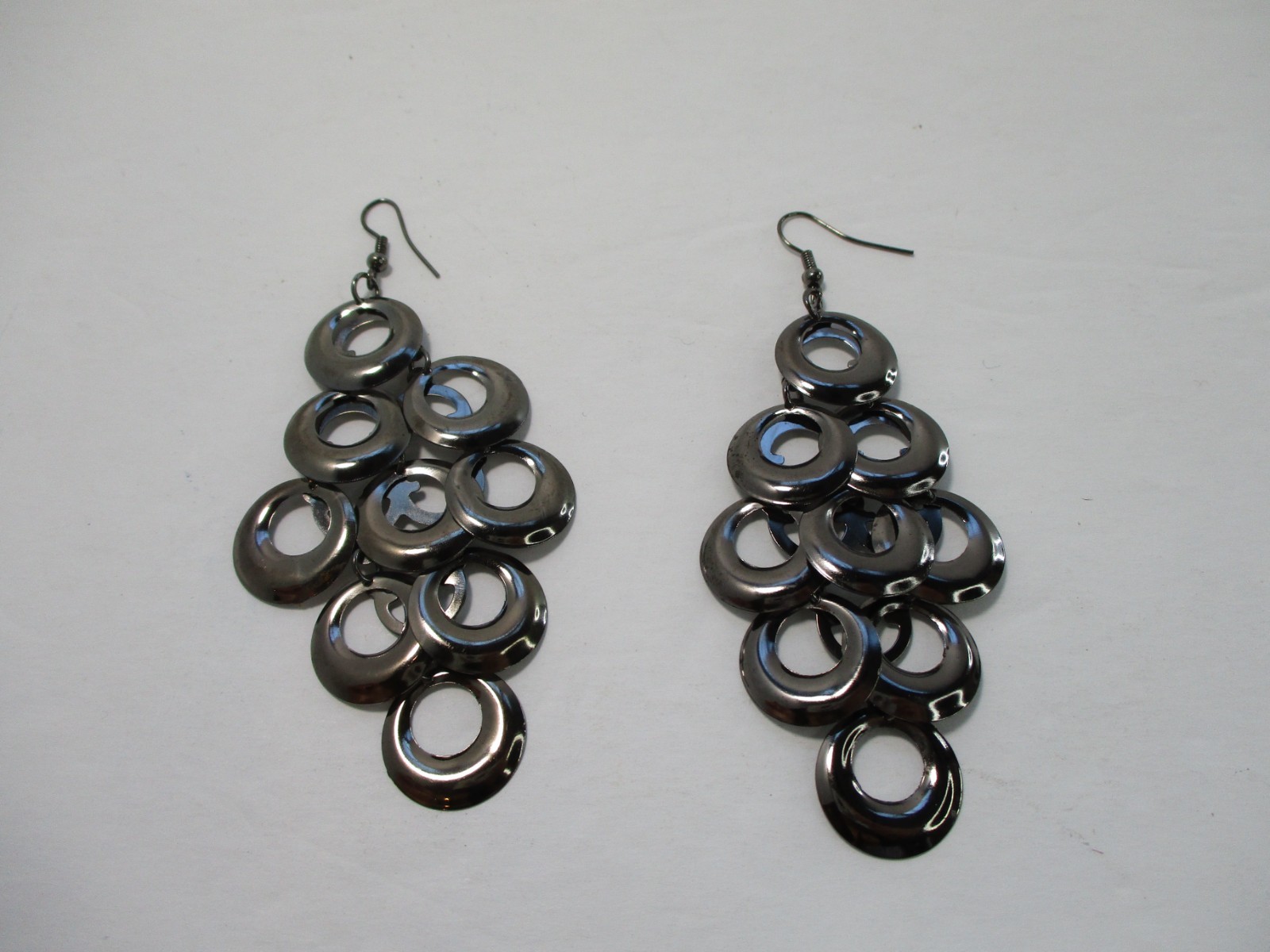 Dangle Earrings 3.5in Pierced Black Shine Metal Lightweight Hook Layered Grapes