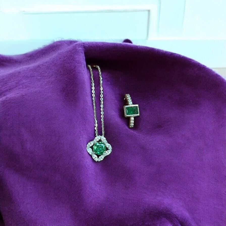clover shaped emerald sterling silver necklace with ring