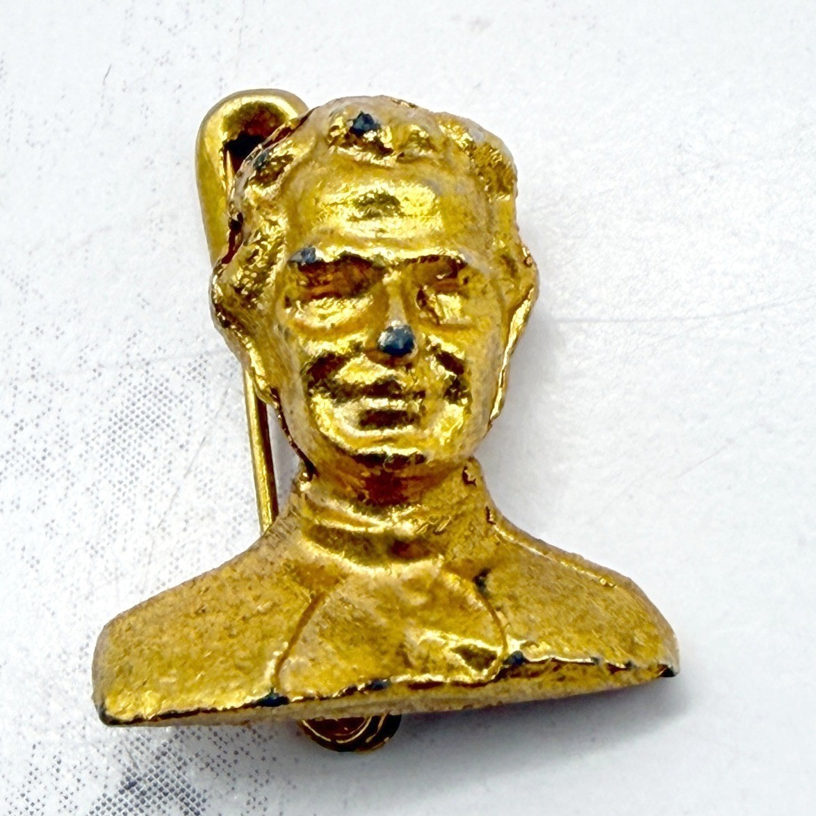 Abraham Lincoln Gold Tone Bust Pin Tiny Patriotic Brooch 3/4″