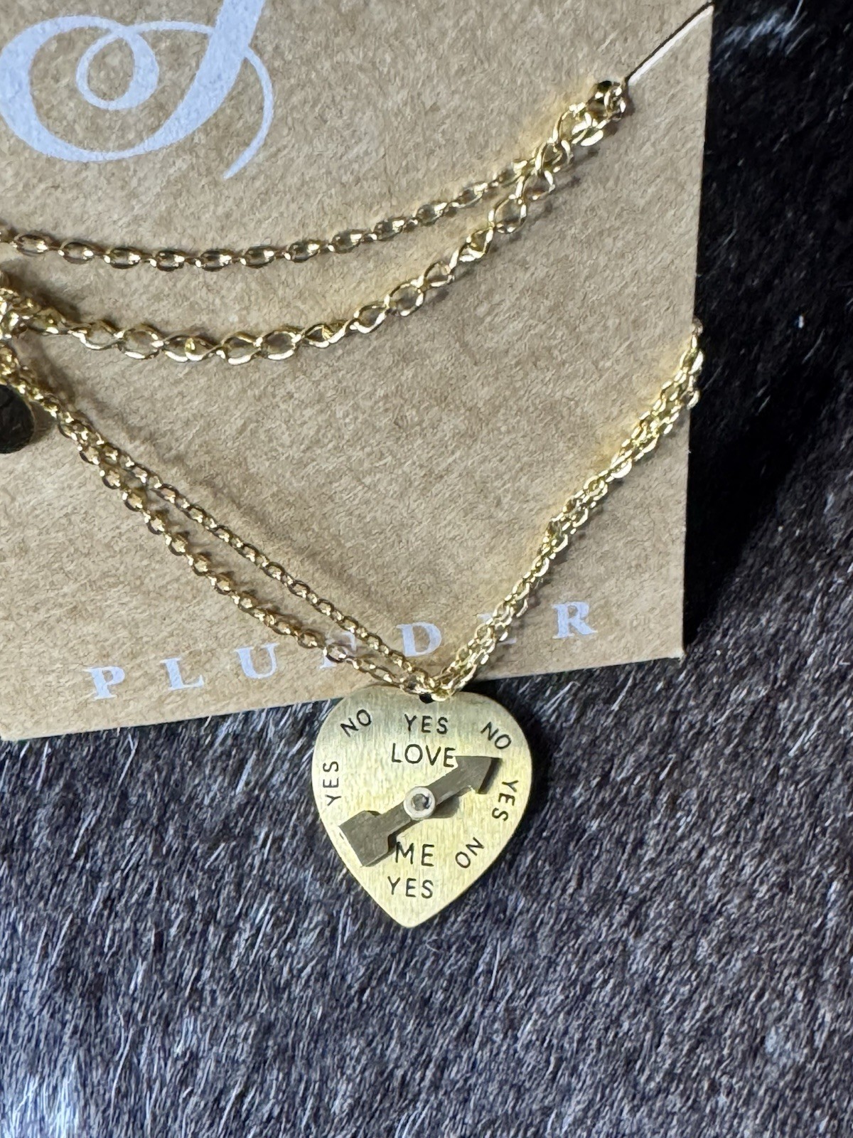 NIB Plunder Necklace HARRIETTE – GOLD HEART & DAINTY CHAIN SPINNING ARROW ADJ