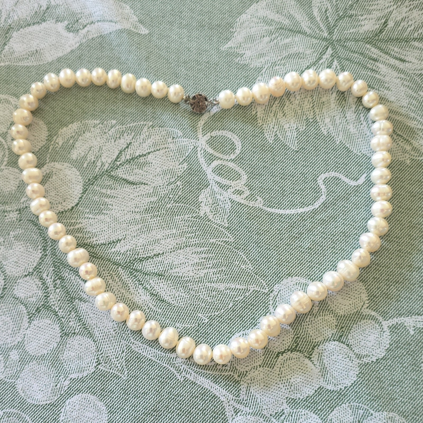 White Round Pearl Beaded Strand Necklace with Clasp, Ball/Bead Chain Style