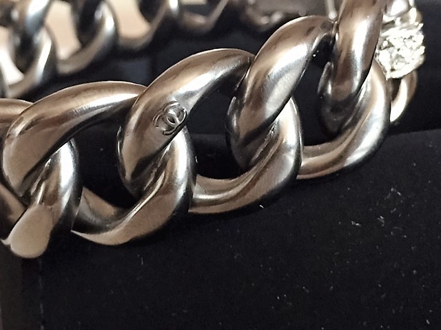 CHANEL DECO CRYSTAL RUTHENIUM CHAIN BANGLE CUFF BRACELET STYLE & EDGE NEW ITALY