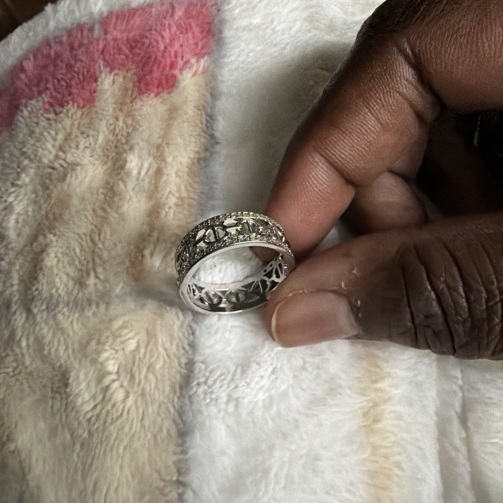 Silver Tone Cutout Pattern Band Ring Size 9 – Classic Band Style Ring