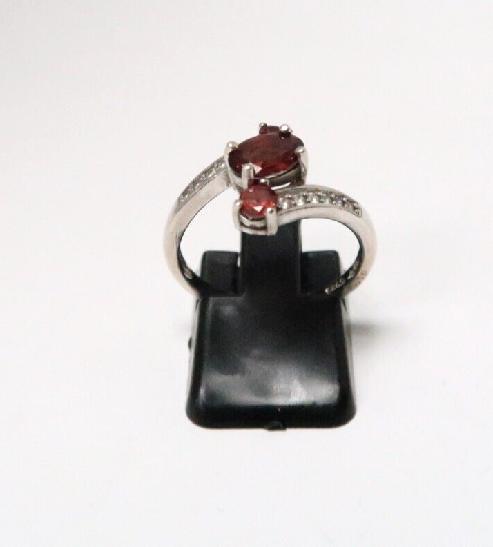 ELEGANT STERLING SILVER GARNET & CZ RING size 7 (2.60G)
