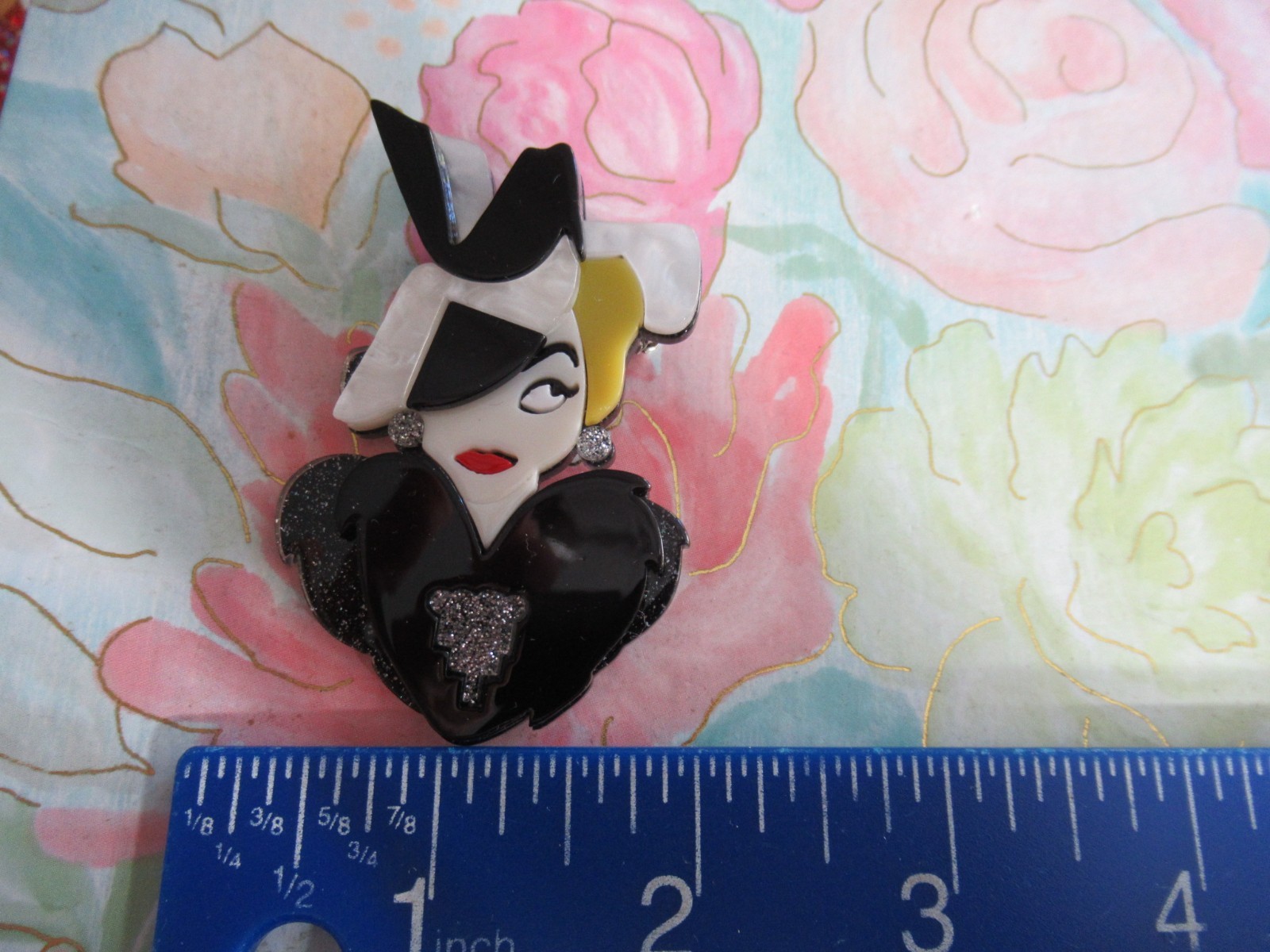 BEAUTIFUL PRINCESS GIRL LADIES WOMEN CHARACTER BROOCH CHOOSE YOUR FAVORITE! NEW