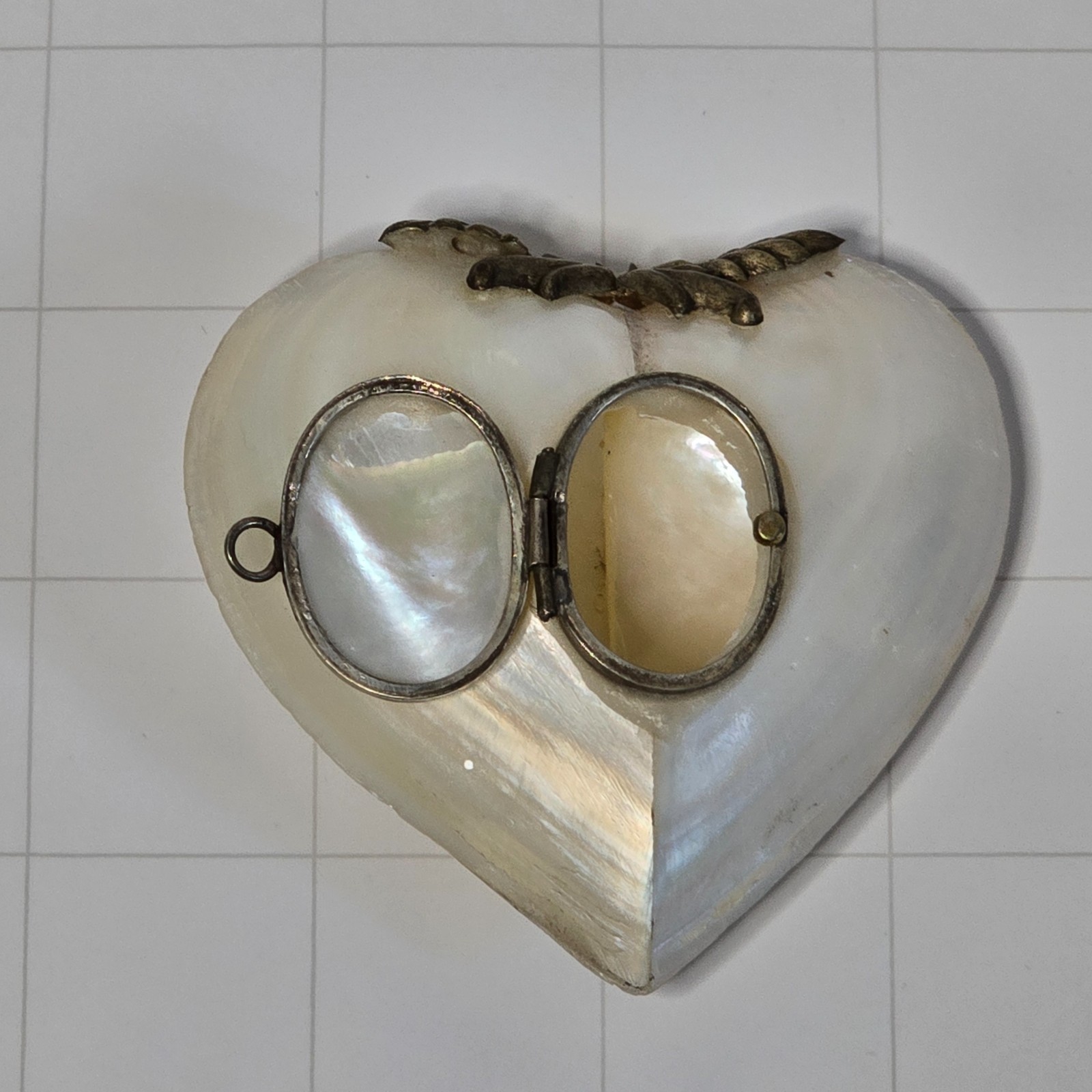 Mid Century Silvered Metal Mounted Abalone Shell Heart Locket – Mother of Pearl