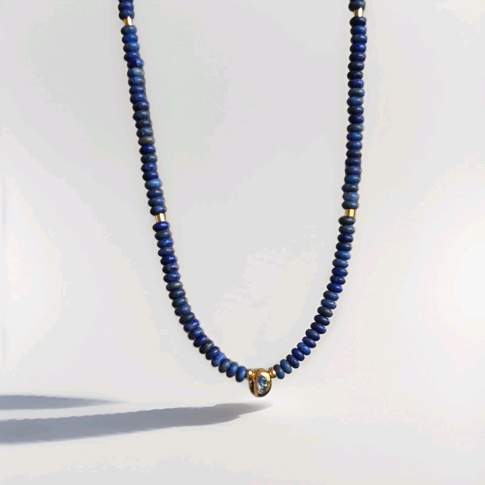 Handmade Lápiz Lazuli Necklase With Detail In Gold Field