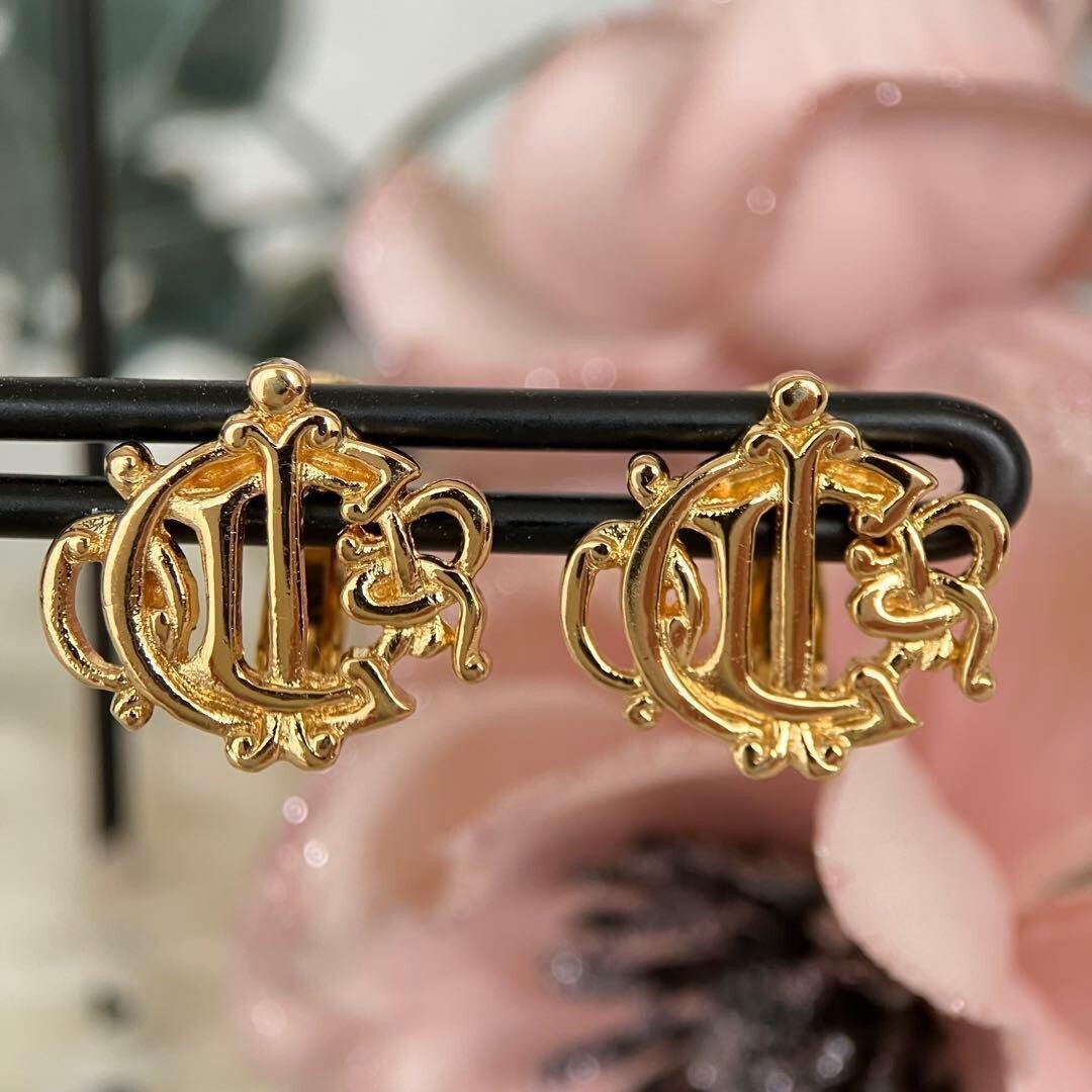 Christian Dior Gold Emblem Logo Round Earrings 1.6cm Vintage Style Authenticated
