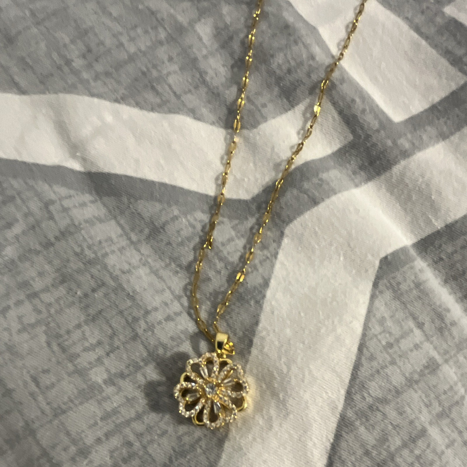 Gold Tone Flower Charm Pendant Necklace, Cable Chain, Lobster, Adjustable