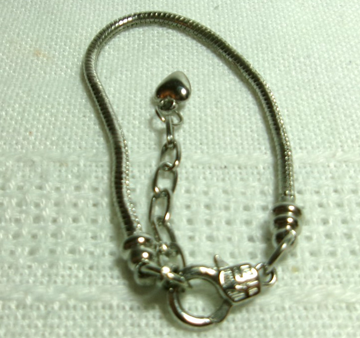 WHITE BIRCH BRAND ADJUSTABLE BRACELET FITS BRAND NAME CHARMS SIZE 6″-8″ WRIST