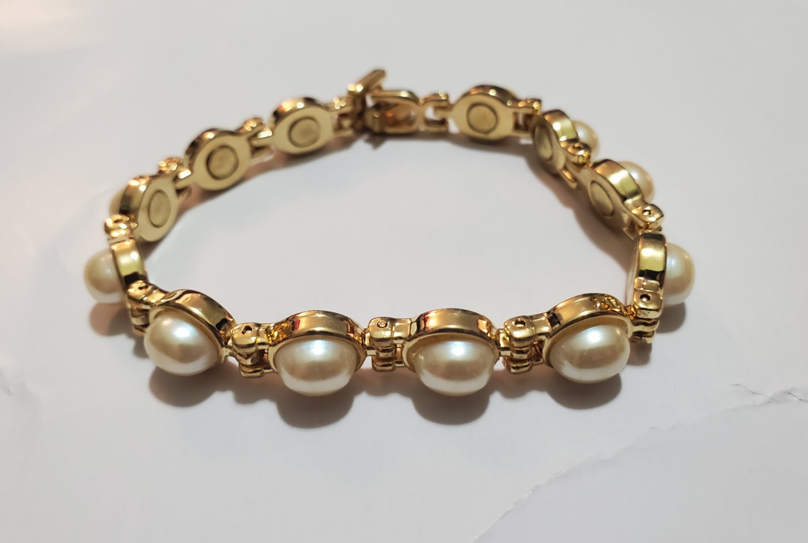 Men Women MAGNETIC BRACELET Sz 7″ Oval High Raised Pearl-Like Stones GOLDTONE💝