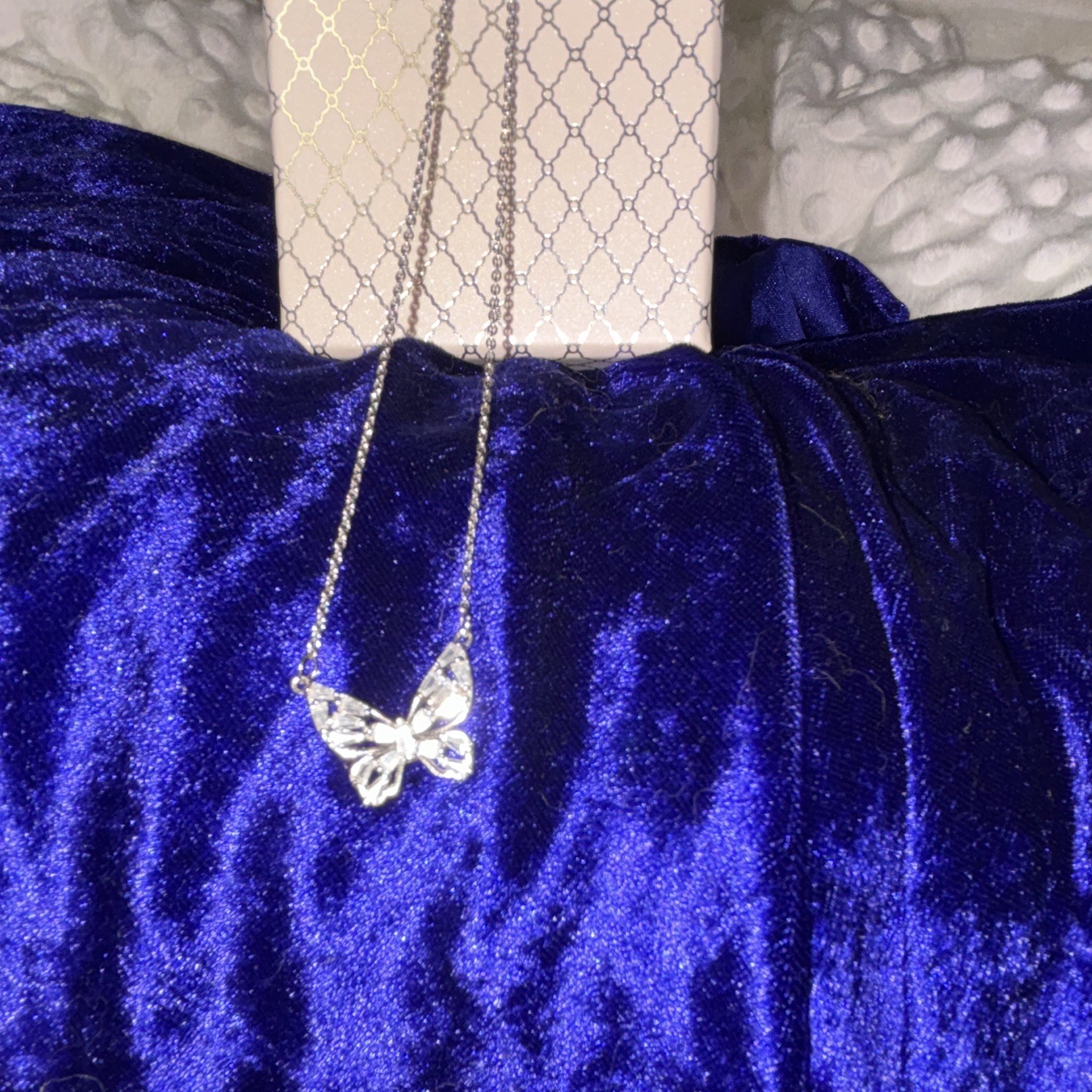 Macys Silver Tone Metal Butterfly Charm Pendant Necklace Cable Chain No Stone