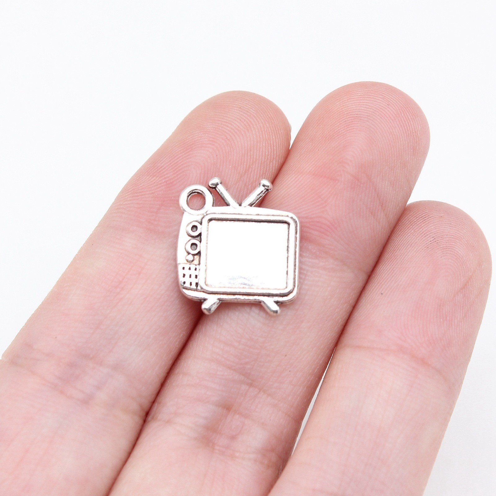50PCS Silver Tone Metal 2 Sided TV Television Charm Pendant GGS180