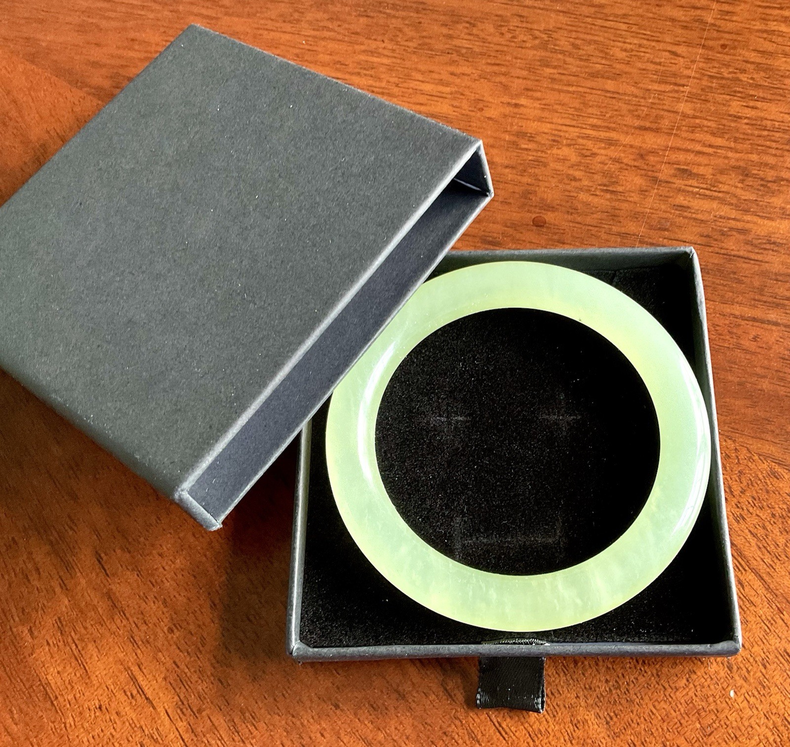 Beautiful Vintage Natural Ice Green Transparent Serpentine Bangle, 59MM