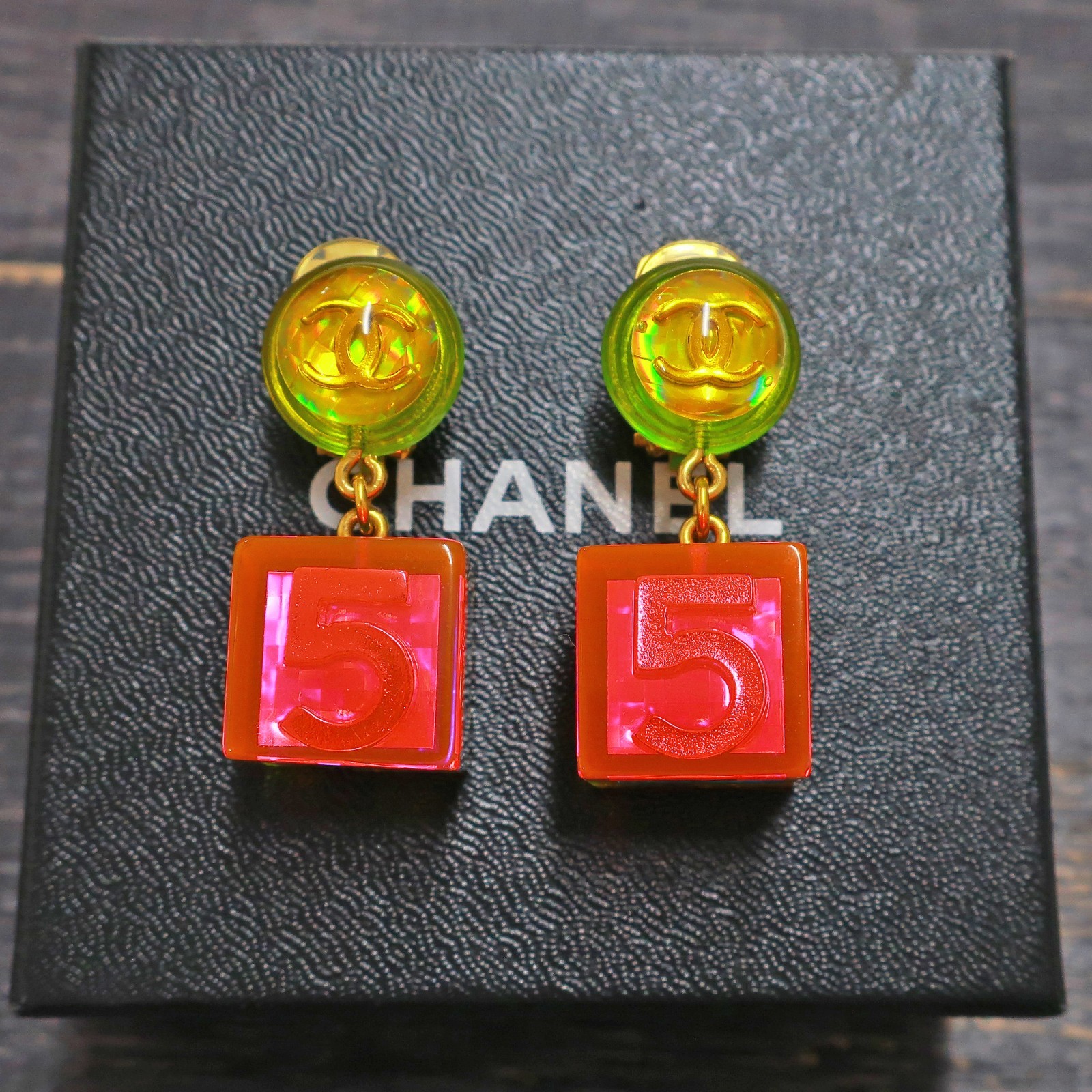 CHANEL Gold Plated Plastic CC Logos Cube Swing Vintage Earrings #1268c Rise-on