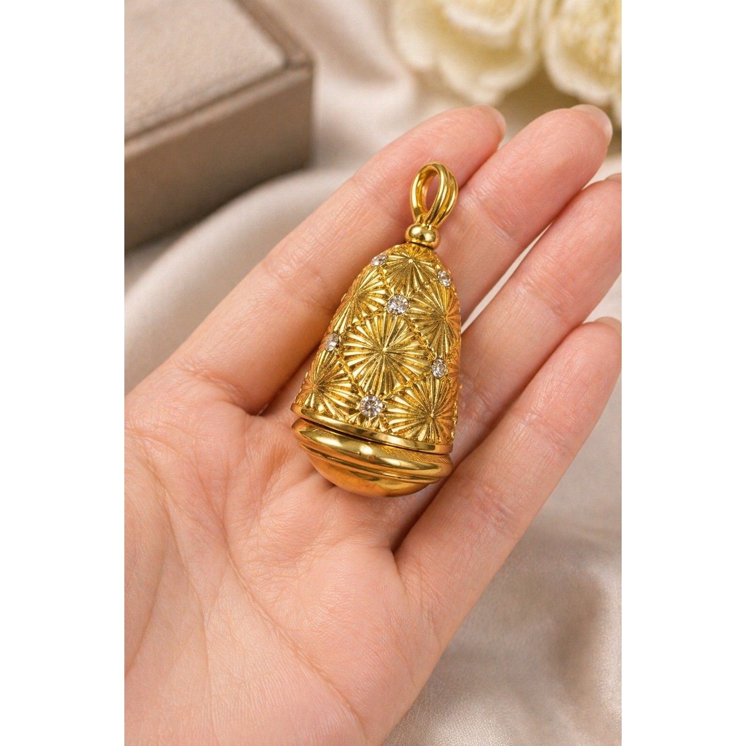 Diane Von Furstenberg DVF Necklace Clock Watch Pendant Gold Starburst Jewelry
