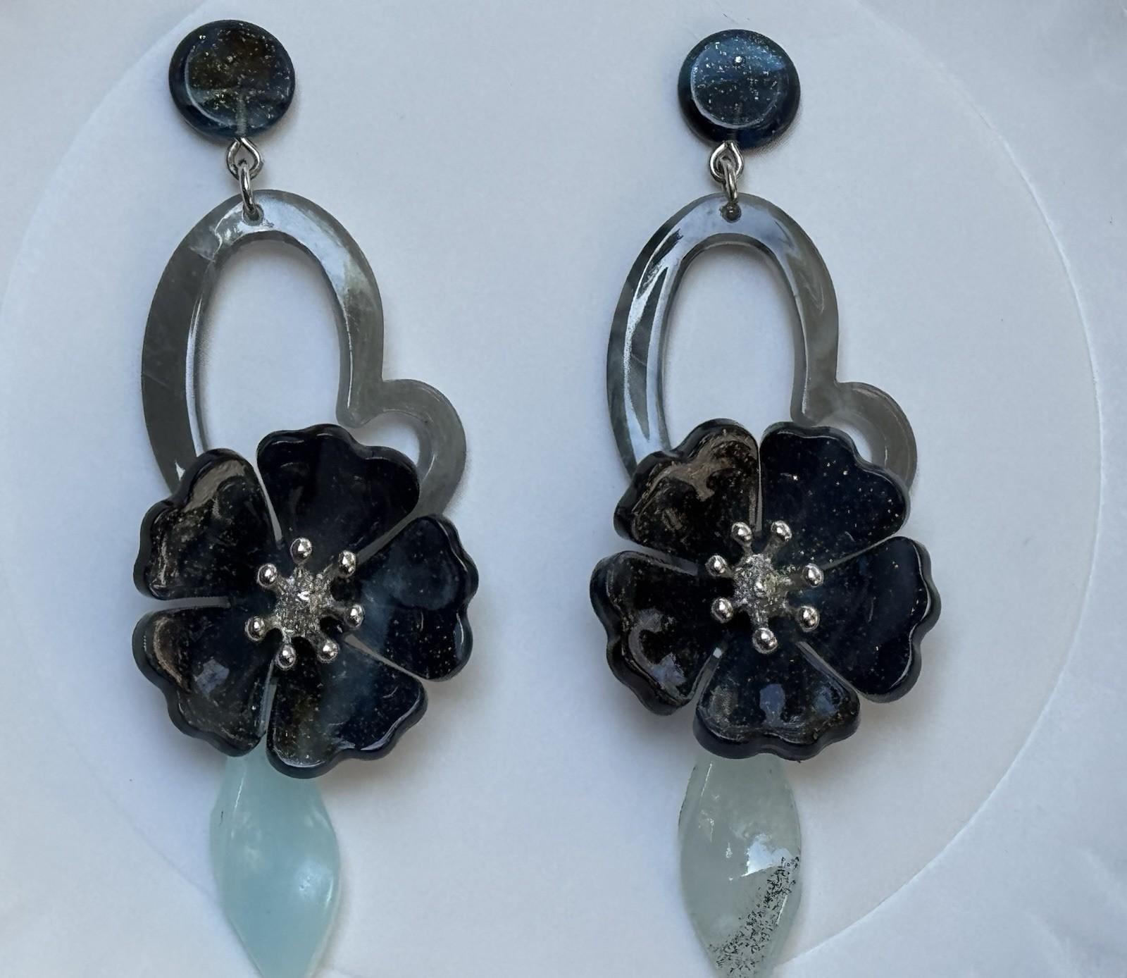 Antique Cobalt Blue Flower Dangle/Drop Earrings Silver Tone Resin