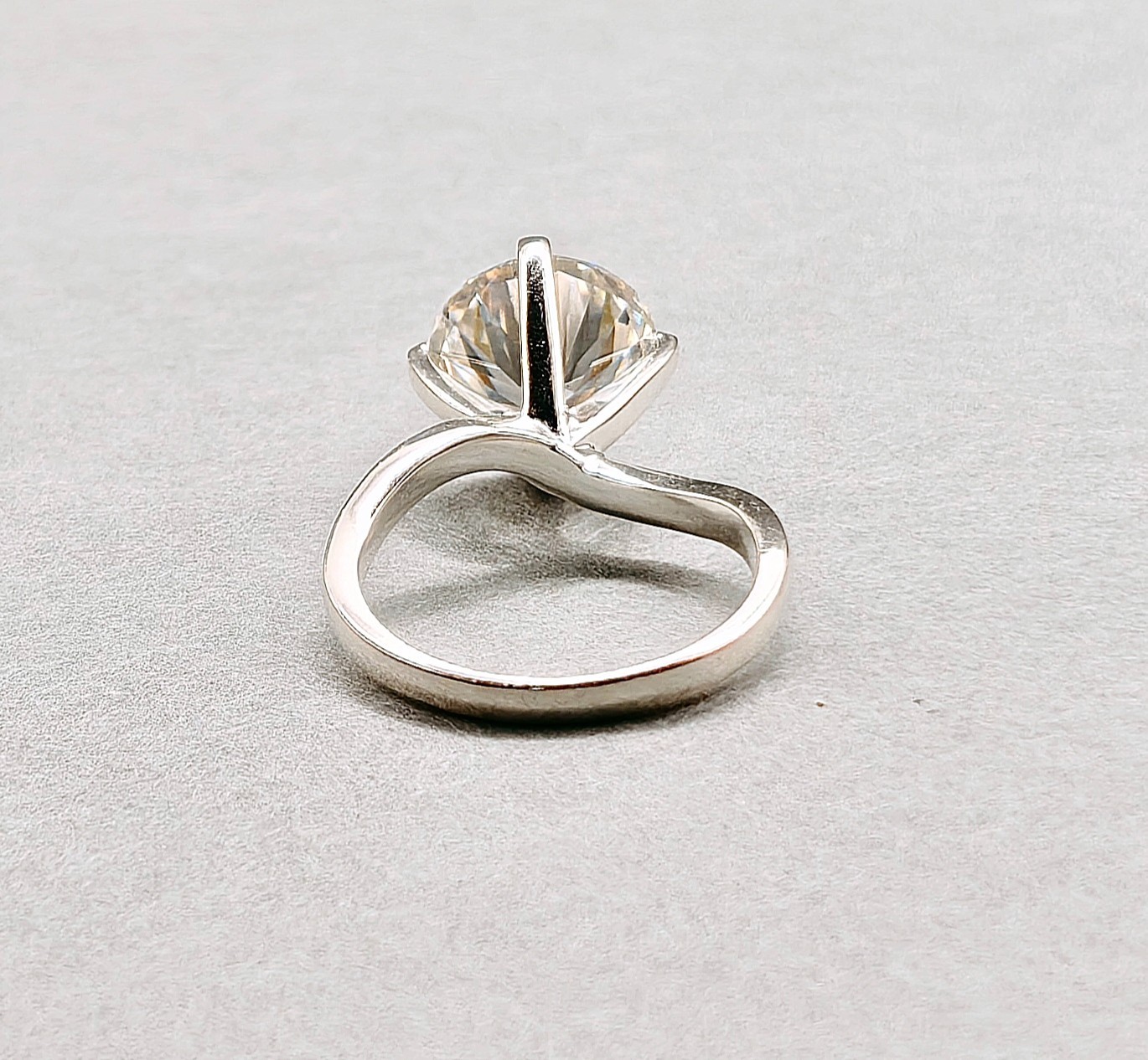Solitaire 3.75 Ct Round Cut Off White Treated Diamond in Ring 925 Silver