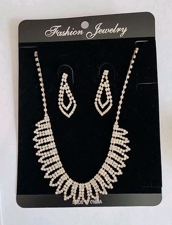 Classic Rhinestone Crystal Fashion Necklace Earrings Set. China.
