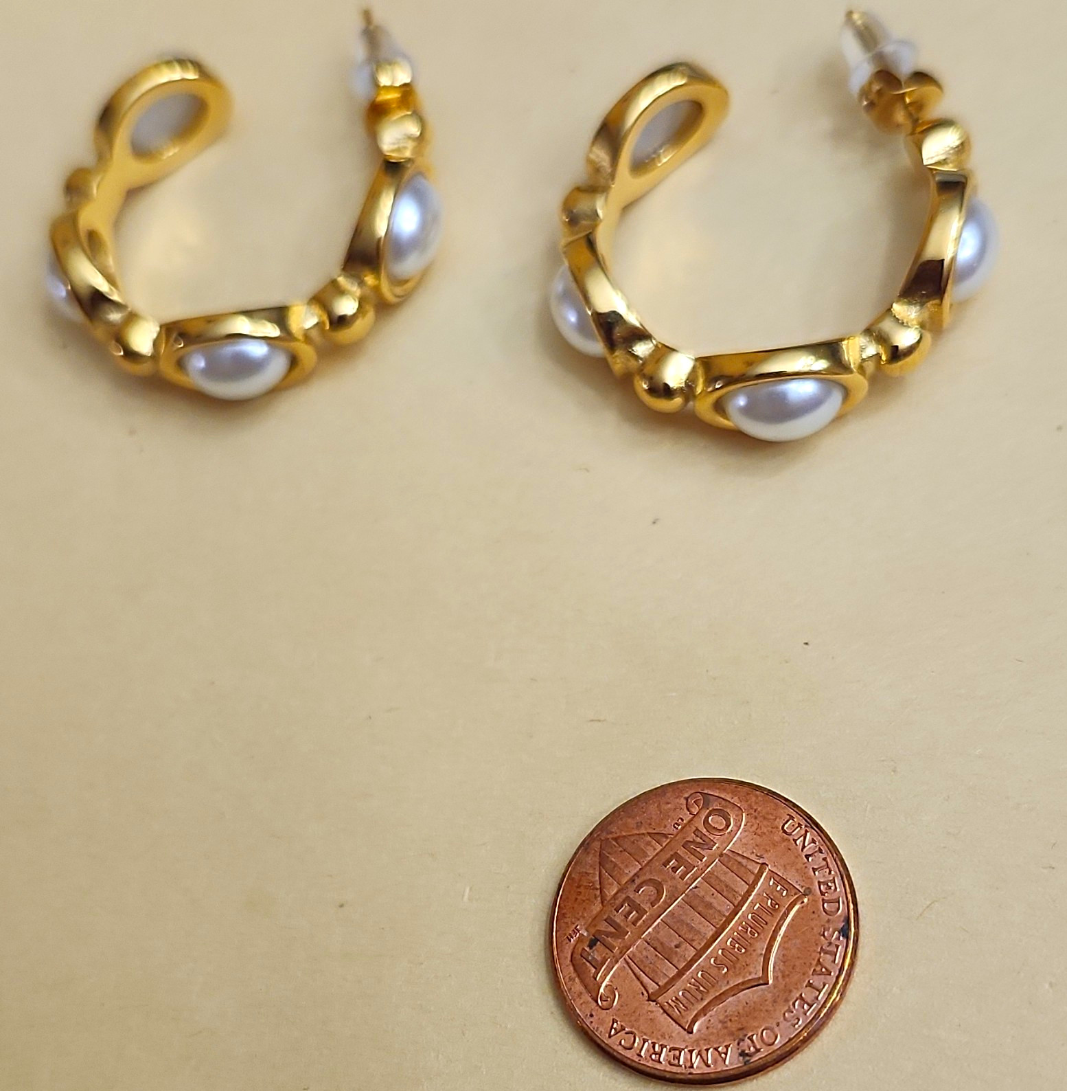 Gold-Tone Metal Hinged Hoop Earrings Simulated White Imitation Pearl Oval