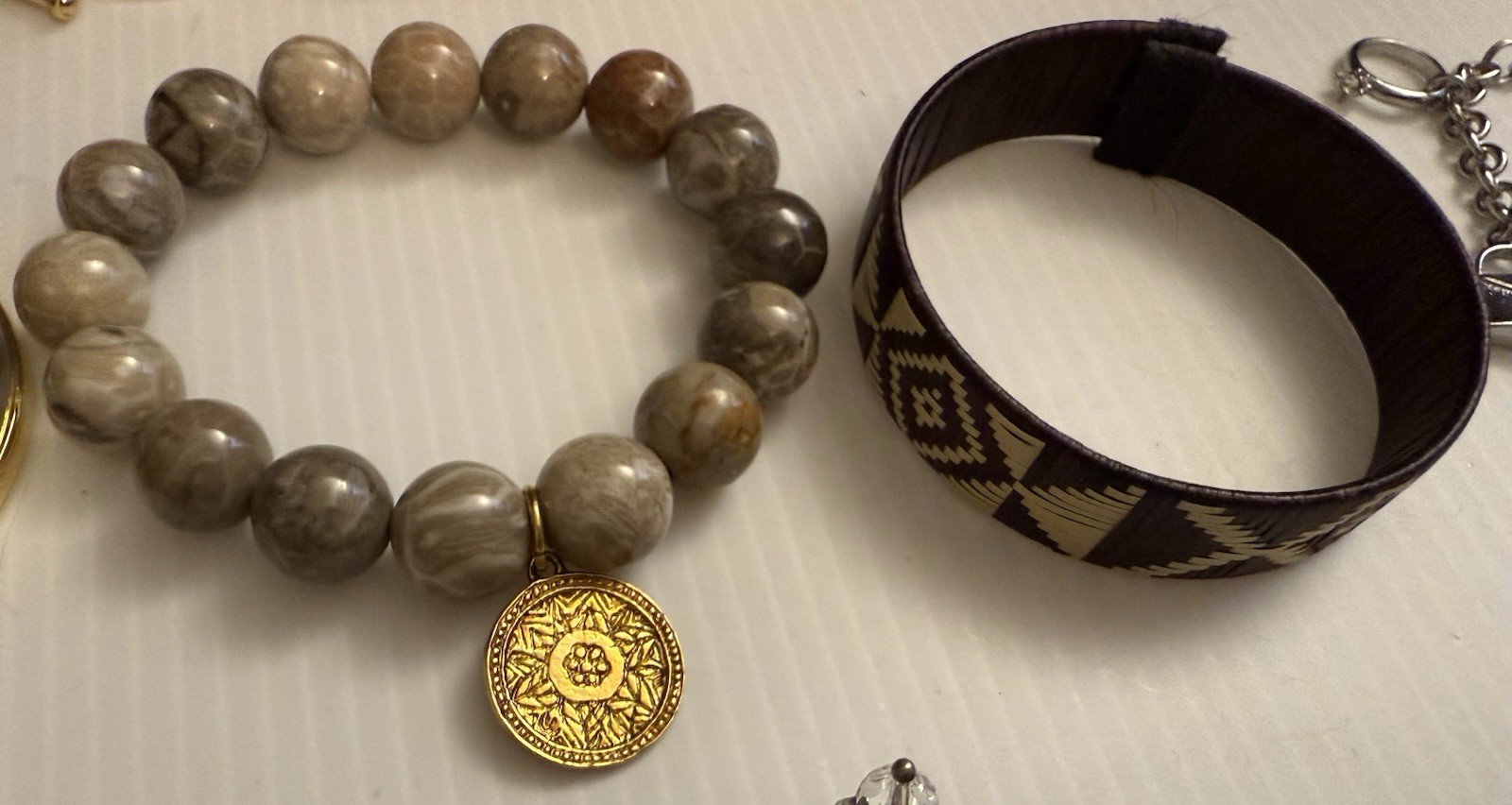 24+ Bracelets – Lot of Costume Jewelry – See Pics – NICE
