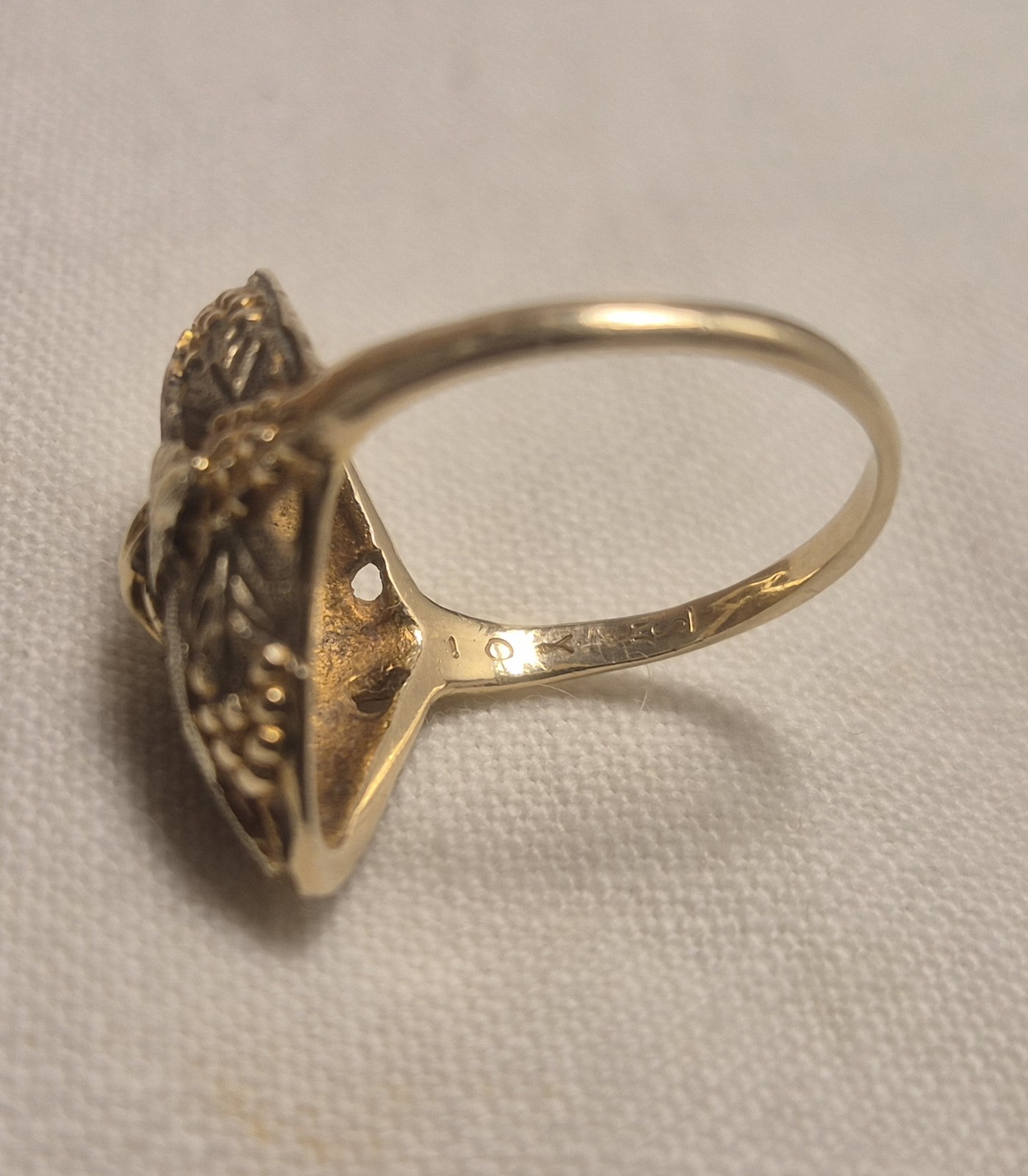 Vintage J.Co Black Hills Gold Navette Ring 10K Tri-Color Leaf Shield Band Size 6