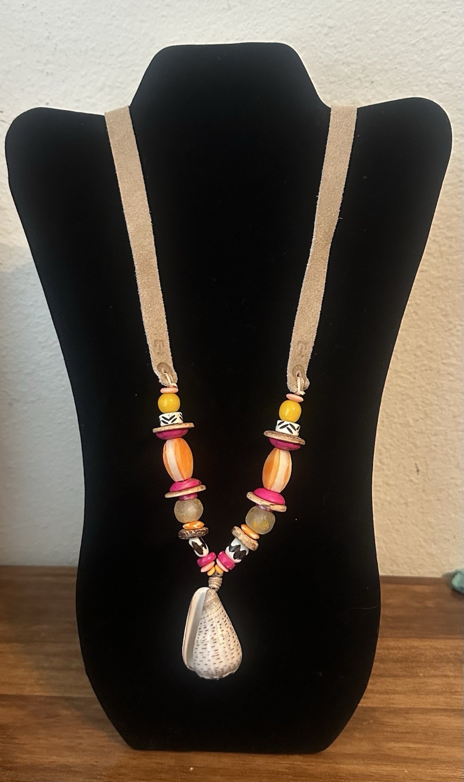 TWINE & TWIG Signed Leather Suede & Bead & Shell Pendant Necklace