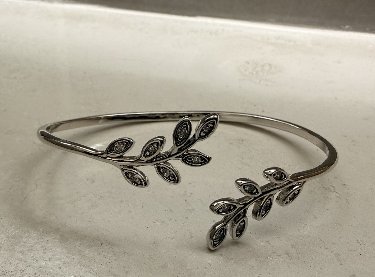 Montana Silversmiths Leaf Open Cuff Bracelet Silver Tone Nature BC5024