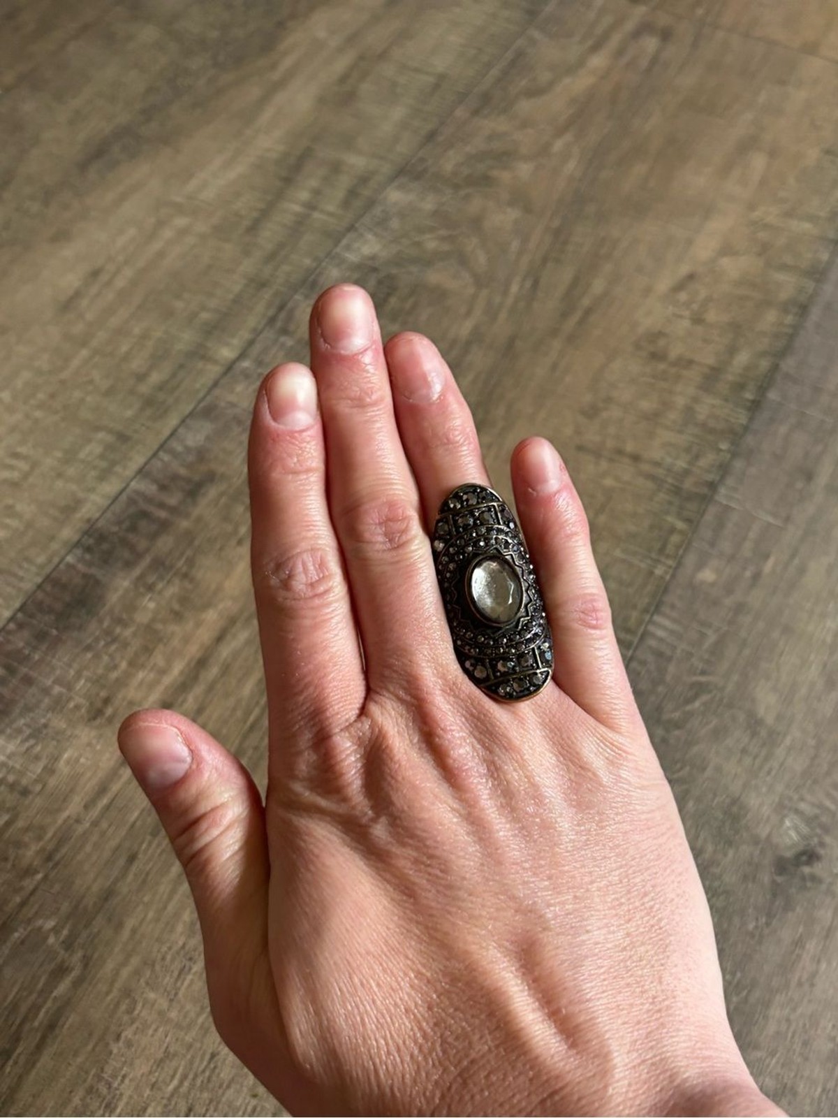 Vintage women size 13.5 dark metal black clear rhinestone statement knuckle ring