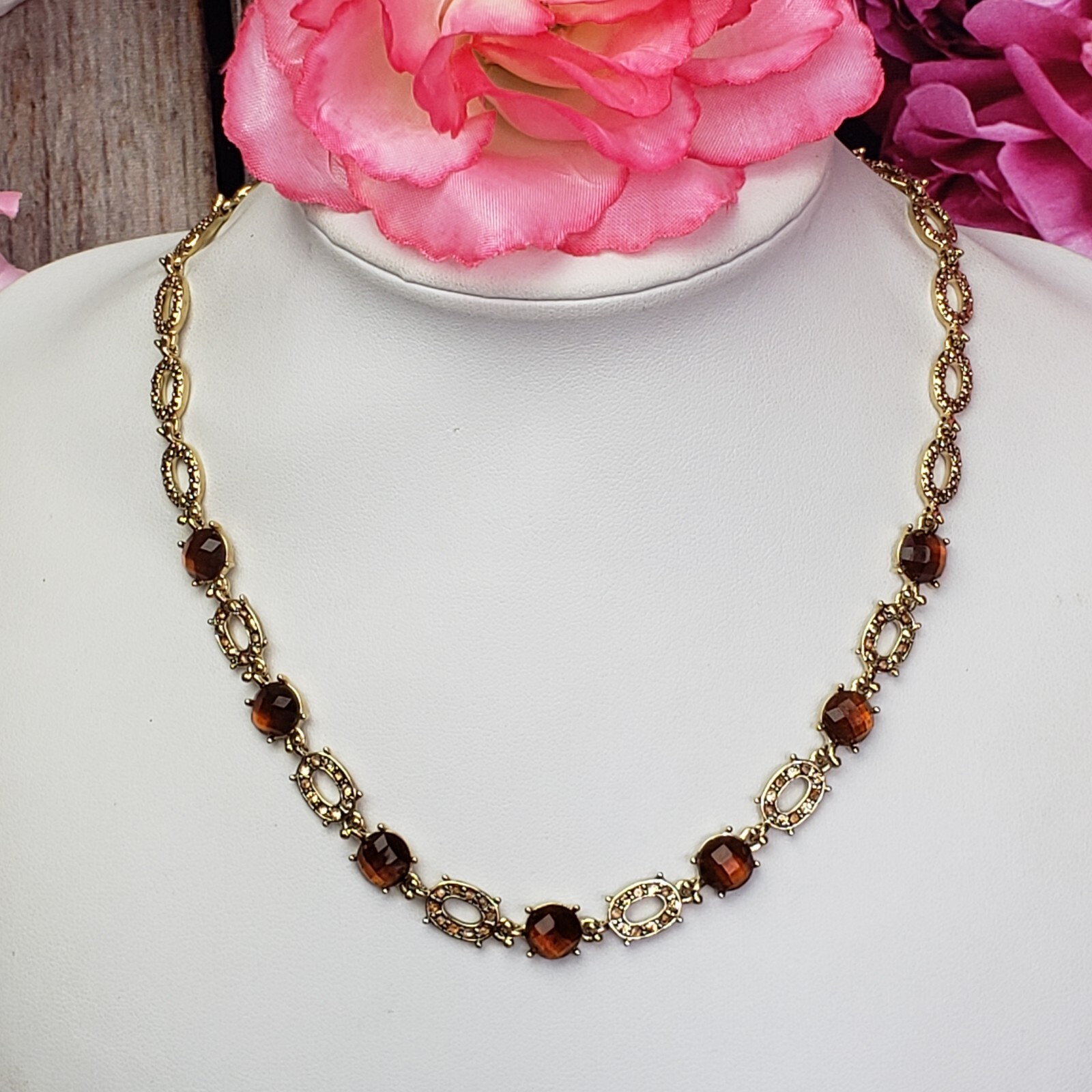 LIZ CLAIBORNE Amber Color Lucite Rhinestone Gold Tone Link Necklace Choker