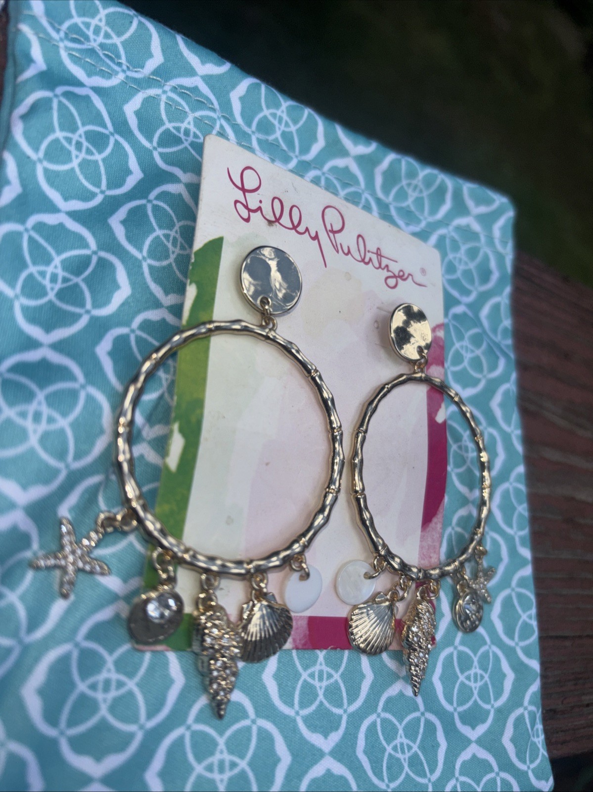 NWT Lilly Pulitzer Gold Metallic Circle Sea Shell Starfish Charm Hoop Earrings