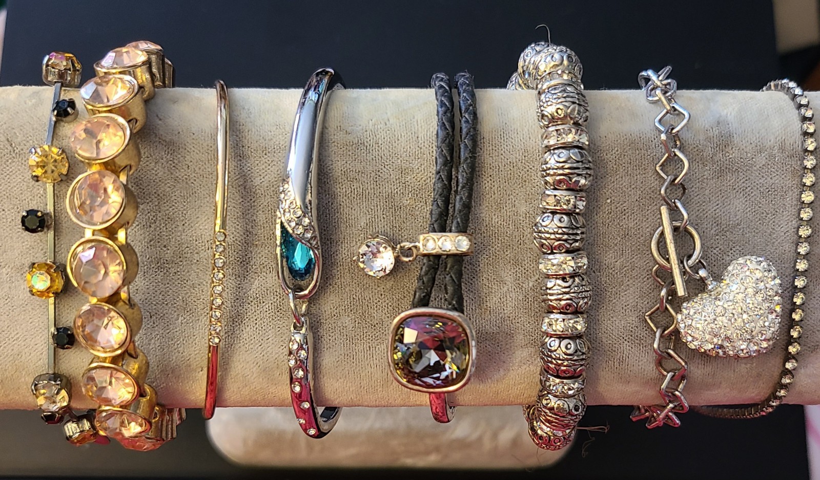 8 Rhinestones Bracelet Lot Mixed Material, Closure Sizes