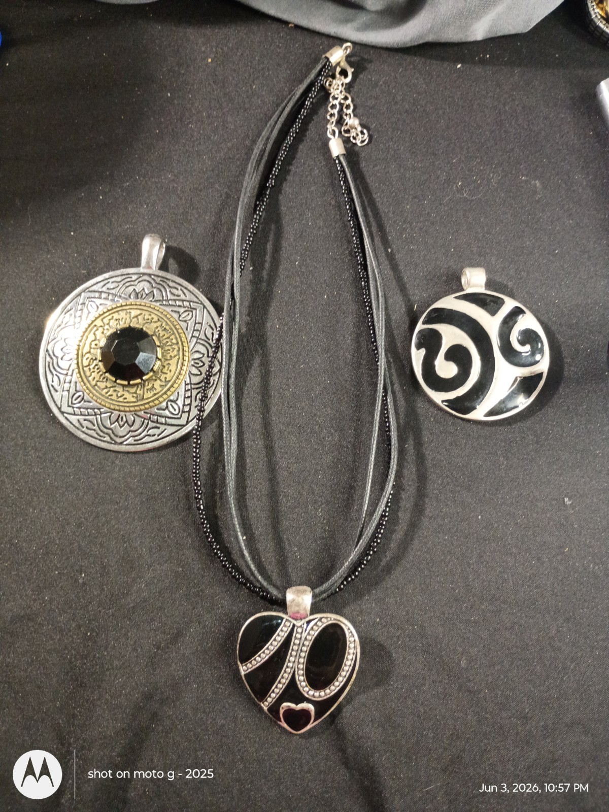 Black Silver Gold Tone Adjustable Pendant Necklace Set Lot 3 Round Heart Theme