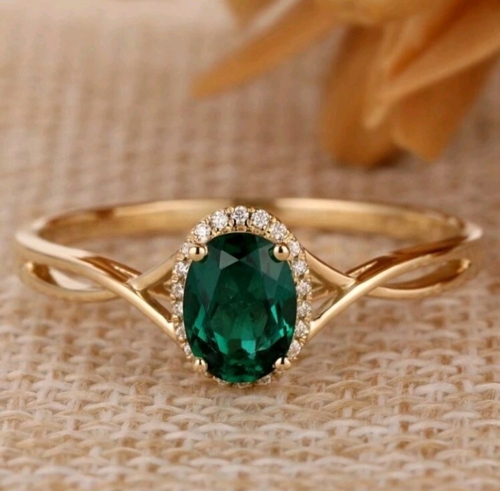 Gold-Plated Zinc Ring Green Oval CZ With White/Colorless Inlay Size 6