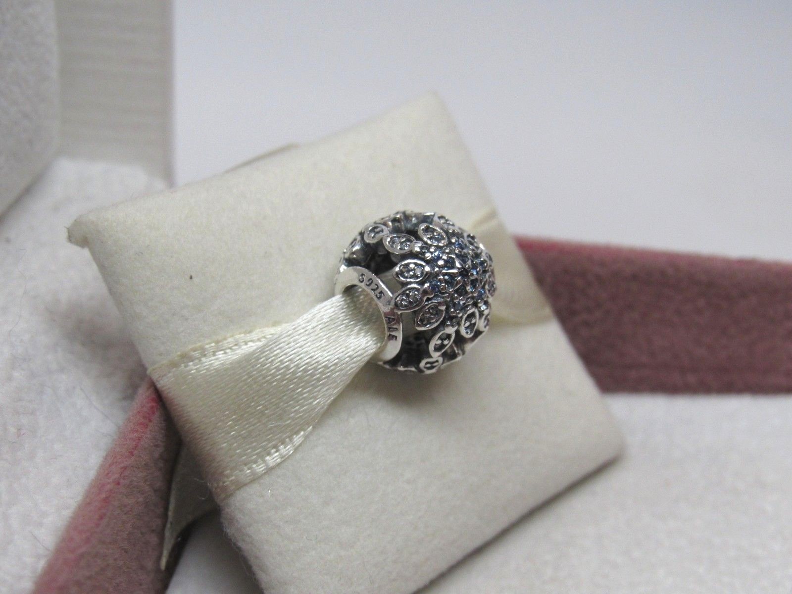 New NO BOX Pandora Crystalized Snowflakes Charm 791760NBLMX Holiday Winter