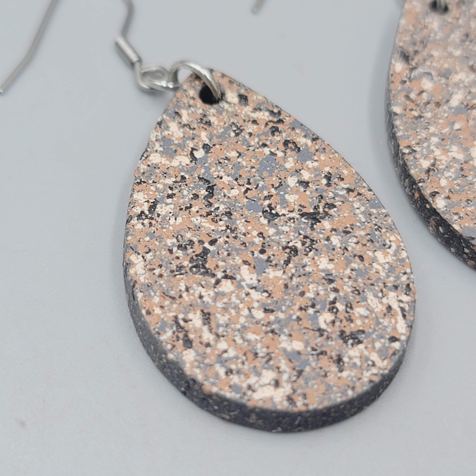 Speckle Teardrop Pierced Earrings Gray Brown Black Dangle 1.5″
