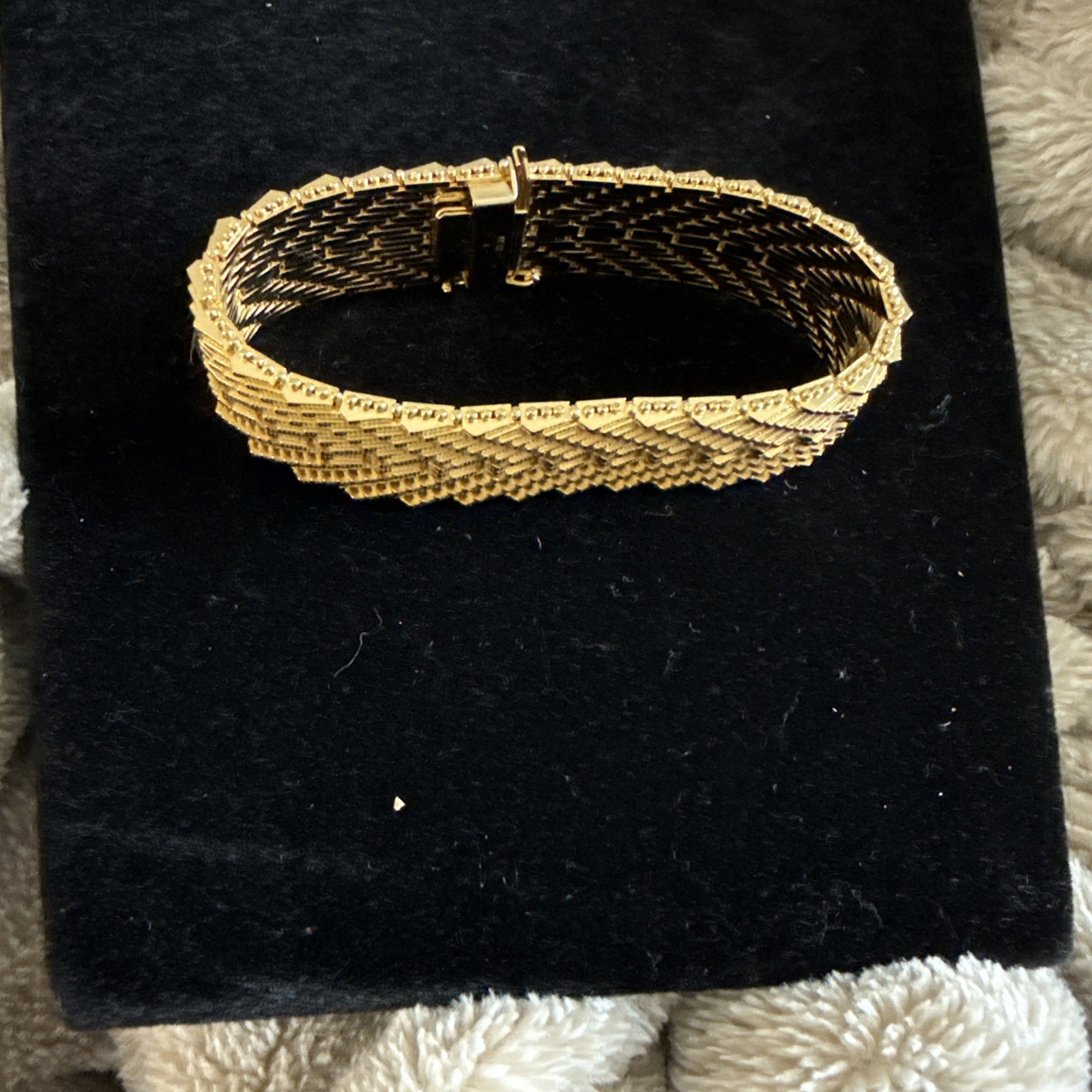 DE CESAR ITALY GOLD TONE METAL WEAVE BRACELET WITH SAFETY CLASP 7 1/2”
