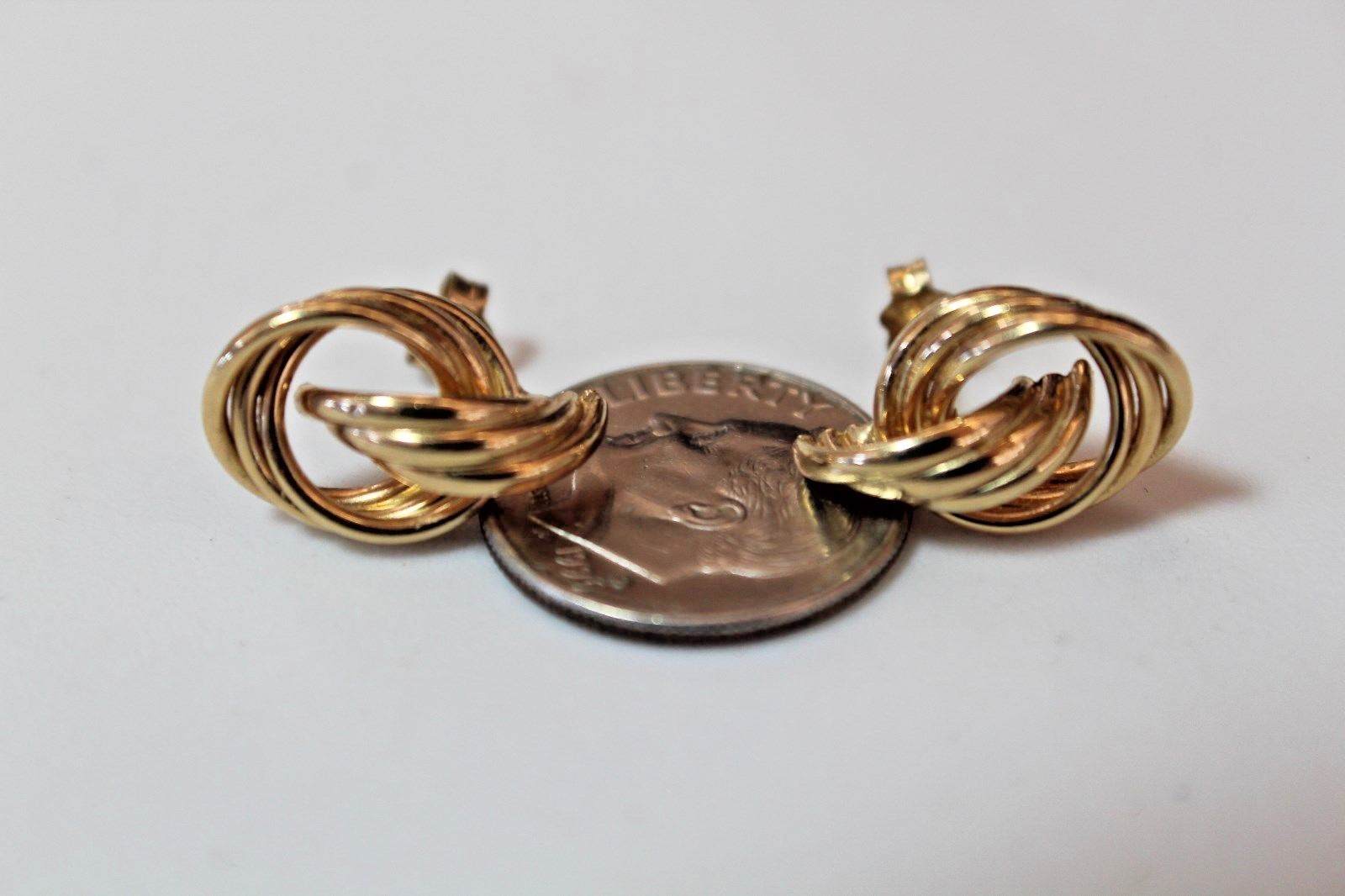 14K YELLOW GOLD CIRCLE & 1/2 3 TUBEPOST EARRINGS 3/8″, 1.7 GRAMS